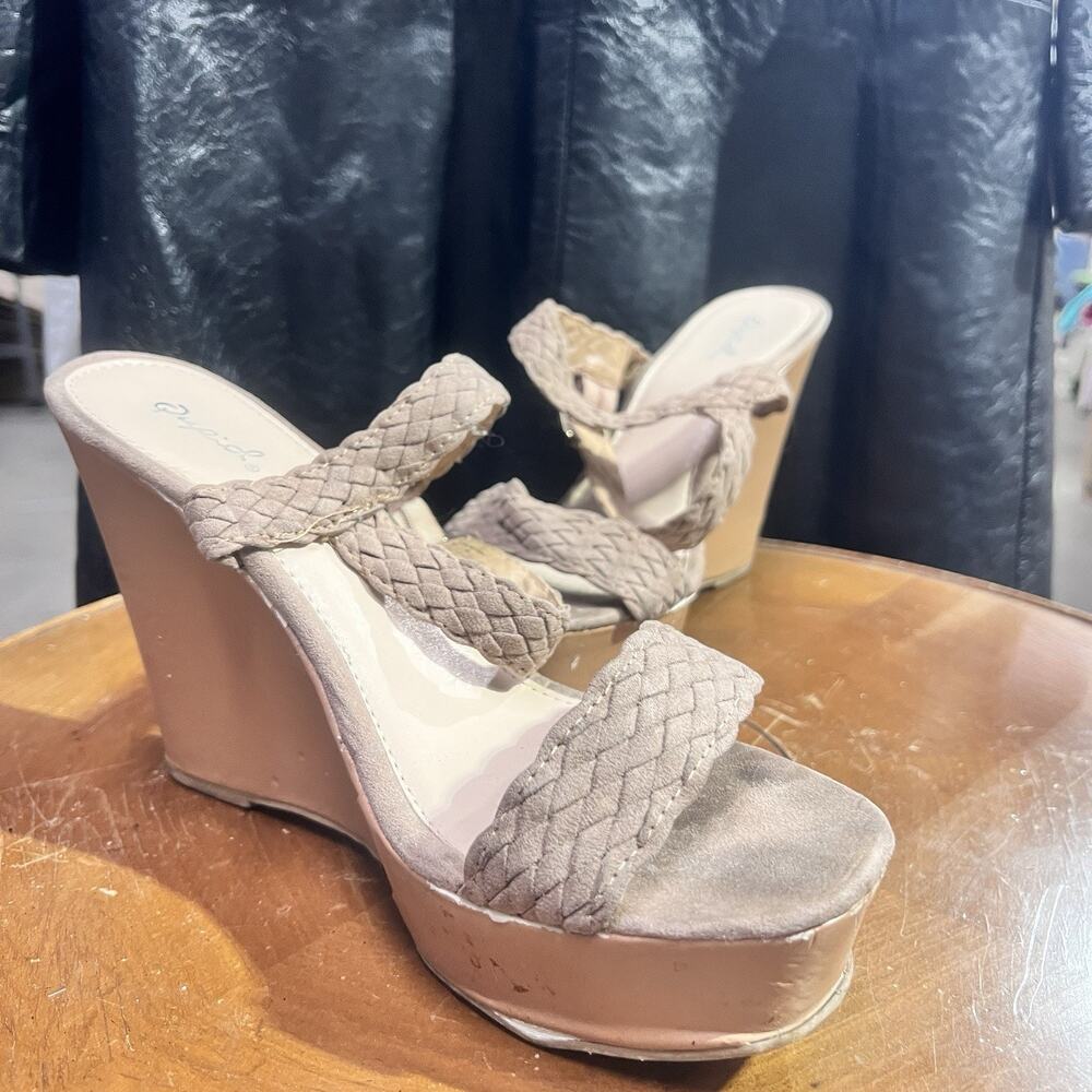 Qupid braided wedge sandals with a high heel and platform base Size 6 TG2087